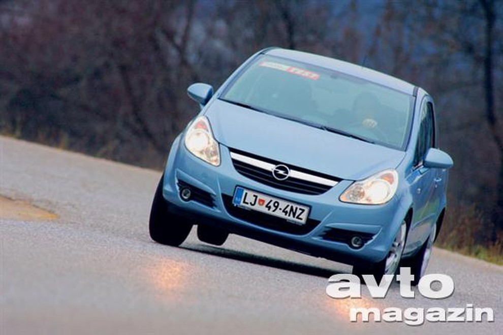 Opel Corsa 1.3 CDTi (66 kW) Cosmo - Testi - Avto-magazin.si