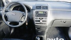 Toyota Avensis Verso D-4D Luna