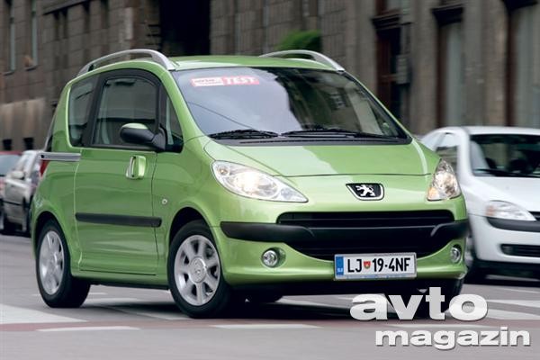 Peugeot 1007 Mali posebnež z drsnimi vrati je bil enostavno prevelik proizvodni in finančni zalogaj. Razvoj in sistem drsnih vrat …