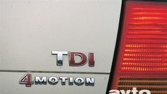 Rdeči D in I pomenita neposredni vbrizg goriva po novem sistemu črpalka-šoba (PD) in 85 kW moči. 4Motion pa štirikolesni pogon s sklopko haldeks.