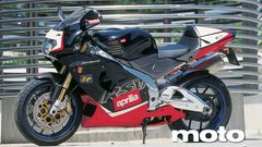 Aprilia RSV Mille R ni majhen motocikel. Toda zaradi poudarjeno športne zasnove ni prostora za sopotnico.