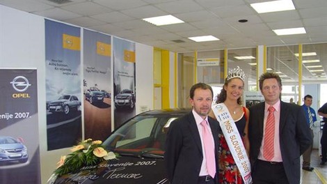 Miss Slovenije 2007 se že vozi s Corso