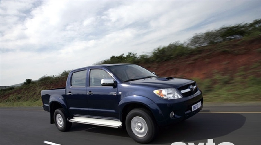 Hilux skoraj na strehi! (foto: Toyota)