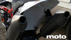SM450RR je serijsko opremljena z dirkaškimi izpuhi Arrow, a bo na motorju kmalu "pel" Akrapovič.