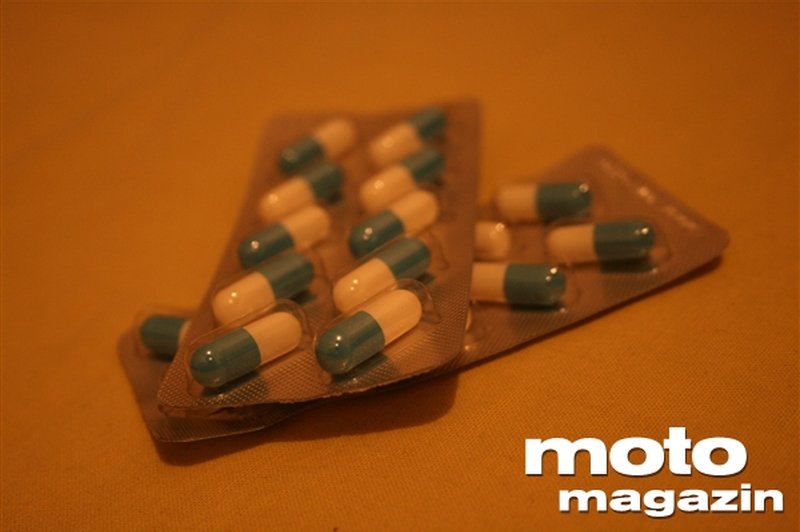 Tablete večinoma odpravljajo posledice (bolečino) in ne vzroka. (foto: Matevž Hribar)
