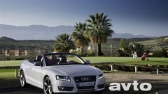 Brezstrešni Audi A5 na sončni strani Alp