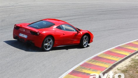Video: Ferrari Italia v akciji
