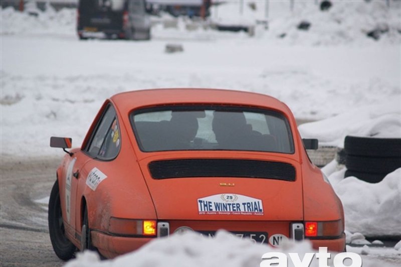 Porsche 911 je tudi kot starodobnik na snegu užitkarski avto (foto Erik Logar) (foto: Erik Logar)