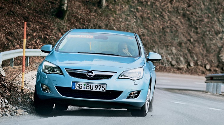 Test: Opel Astra 2.0 CDTI (118 kW) AT Cosmo (5 vrat)
