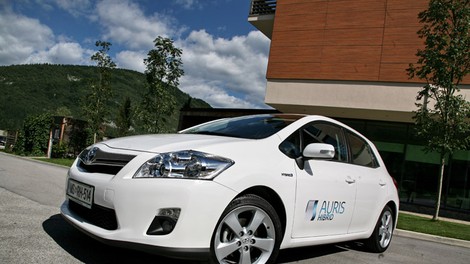 Novo v Sloveniji: Toyota Auris HSD