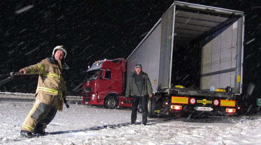 Letos na slovenskih cestah porabili 22.300 ton soli (foto: Matevž Hribar)