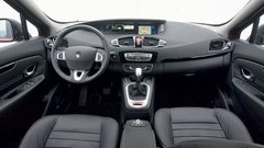 Kratek test: Renault Scenic dCi 110 EDC Bose Edition