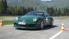 Kakšen zvok ima električni Porsche 911? (video)