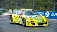 Pred tremi leti so vstopili v štirikolesni svet. Prelomna je bila zmaga ekipe Manthey-Racing Porsche 997 RSR Team na prestižni ADAC-ovi 24-urni dirki na Nurburgringu.