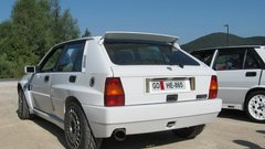 Lancia Delta HF Integrale EVO2. Evolucija z razširjenimi blatniki je bila potrebna, da so dirkači smeli uporabljati 17-palčna platišča.