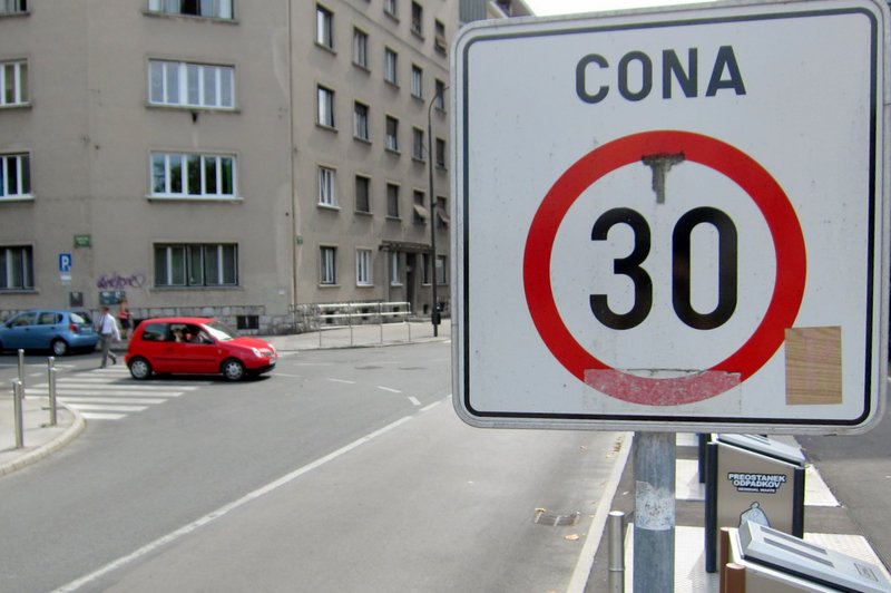 Opozorite na neprimerno prometno signalizacijo (foto: Matevž Hribar)