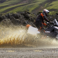 KTM Adventure in SMT cenejša za gotovino, oprema na obroke