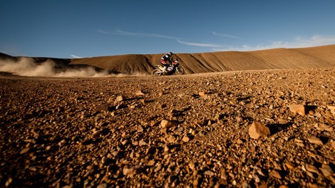Dakar 2012, 8. etapa: Despres obtičal v blatu, organizator ukrepal (video)