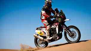 Dakar 2012, 10. etapa: Zmaga Barredi na Husqvarni, Stanovnik popravlja motor