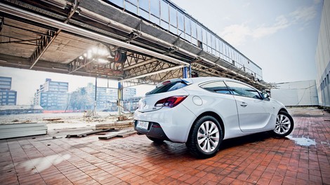 Kratek test: Opel Astra GTC 2.0 CDTI (121 kW) Sport