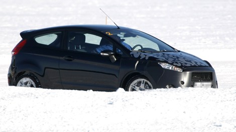 Video: Ford v snegu preizkuša prenovljeno Fiesto