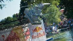 Red Bull Flugtag: Štorklja na Špico prinesla odrasle dojenčke ...