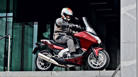 Vozili smo: Honda NC 700 D Integra - skuter ali motocikel?