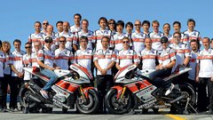 Yamahina ekipa razreda MotoGP v sezoni 2011, Jurij je četrti z desne v zgornji vrsti.