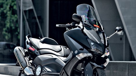 Test: Yamaha T-MAX 530 - pogled v prihodnost