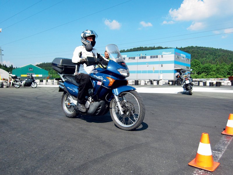 Motoristi, pripravite čelade! To pomlad vas čaka novost