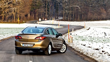 Kratki test: Opel Astra Sedan 1.7 CDTI (96 kW) Cosmo (4 vrata)
