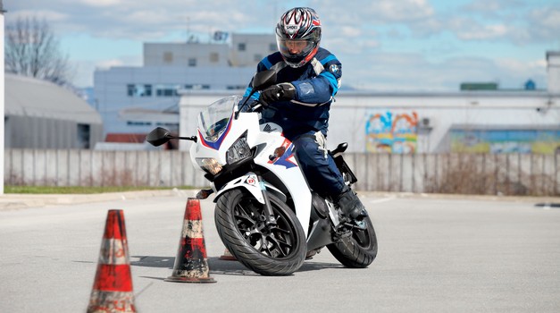 Test: Honda CBR 500 RA - "avtošolska CBR-ka" (foto: Aleš Pavletič, tovarna)