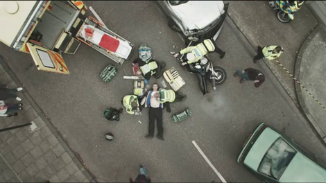 Zelo zgovoren oglas: Velika Britanija želi motoriste prestrašiti v varnost