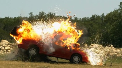 Bi radi videli kako Chevrolet Cavalier eksplodira v počasnem posnetku?