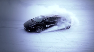 Lamborghini Gallardo drifta po ledu s hitrostjo skoraj 100 km/h