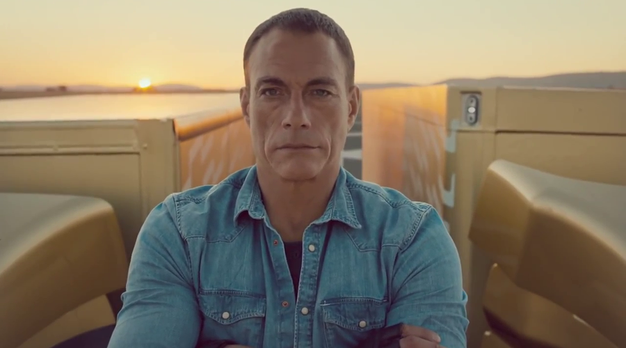 Van Damme nazorno predstavi kvalitete Volvo tovornjakov (foto: VolvoTrucks @ YouTube)