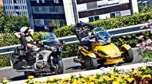 Primerjalni test: Honda Goldwing in CAN-AM Spyder ST-S Roadster