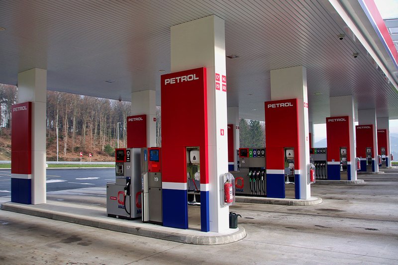 Začelo se je: Petrol zapira bencinske črpalke