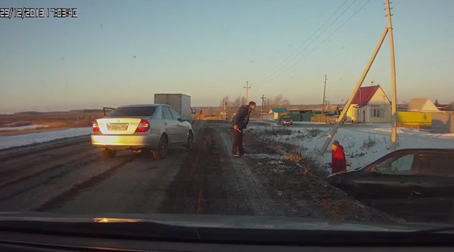 Če nimate poročila o nesreči, pridejo prav tudi noži in lopate (foto: YouTube)