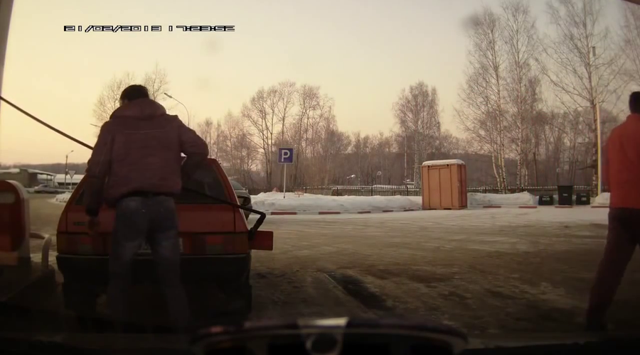 Medtem na ruskih bencinskih servisih ... (foto: YouTube)