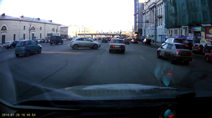 Vrhunsko parkiranje, kot si ga lahko privoščijo le v Rusiji