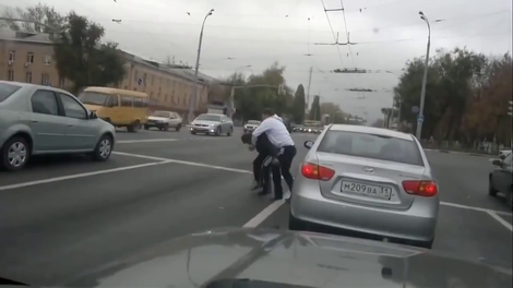 Na ruskih cestah se mnoge težave reši kar s pestmi