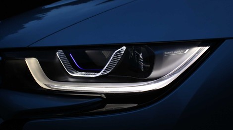 BMW z laserskimi žarometi