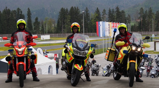 Motoristi in zavarovalnica Triglav zbrali 6000 evrov na preventivnem treningu (foto: Uroš Podlogar)