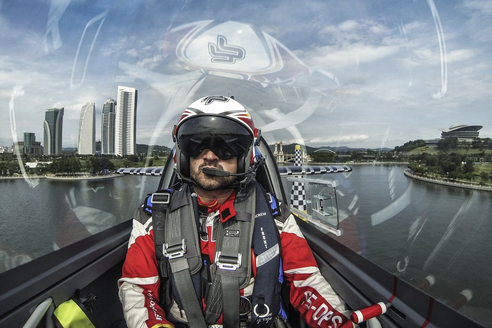 Red Bull Air Race: v Maleziji Podlunšek peti!