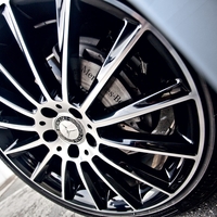 Mercedesa je odpeljala na pooblaščeni servis, ko pa je v aplikaciji videla kje se nahaja njen avto, ni mogla verjeti svojim očem