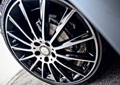 Mercedesa je odpeljala na pooblaščeni servis, ko pa je v aplikaciji videla kje se nahaja njen avto, ni mogla verjeti svojim očem