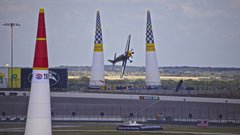 Red Bull Air Race: vetrovna smola Podlunška