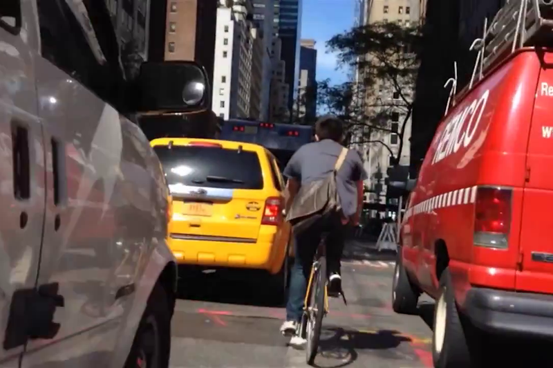 Ni lahko biti kolesar v New Yorku (foto: BuzzFeed @ YouTube)