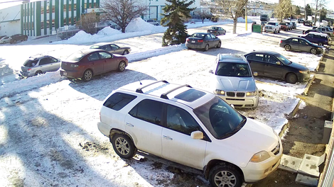 Nadzorna kamera posnela najslabšega voznika v Kanadi?